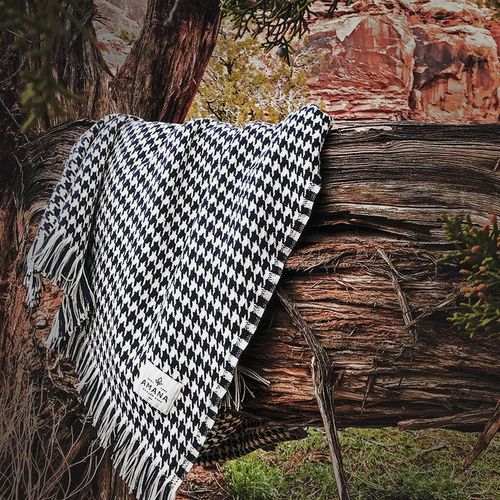 Hardy Houndstooth Cotton Throw Blanket